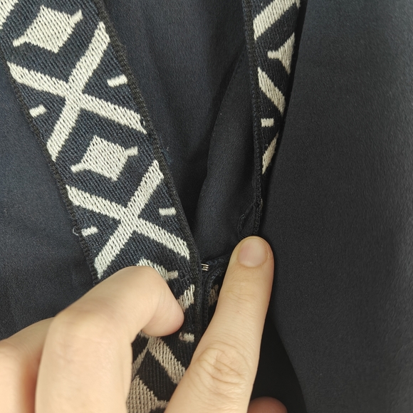 Tory Burch V-neck Navy Blue Embroidered Detail Tunic Top Size 2 - Picture 7 of 16